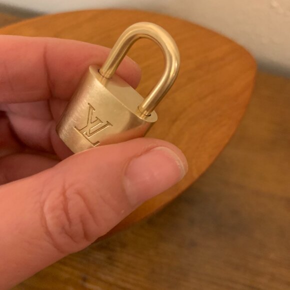 AUTH LOUIS VUITTON PADLOCK AND KEY - Picture 9 of 12